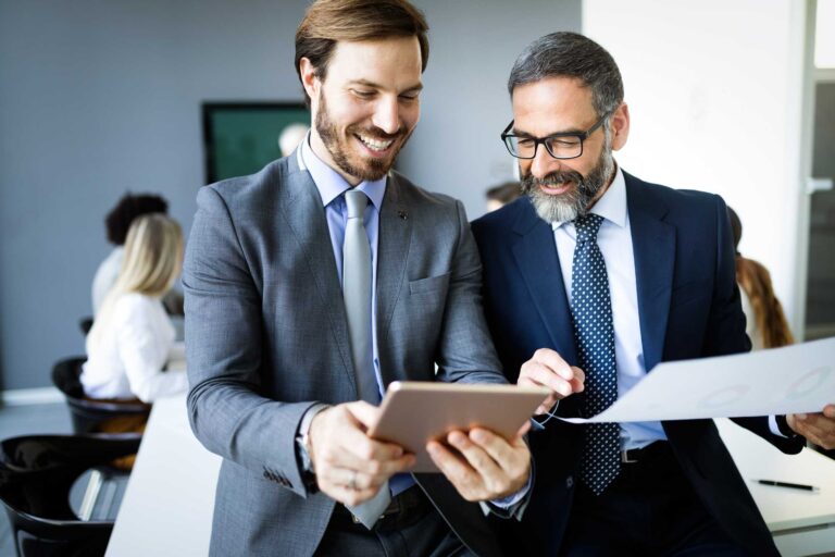creative-business-people-working-on-business-proje-JZGX2A8-1.jpg